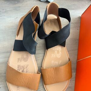 Sorel Tan and Black Women's Sandals